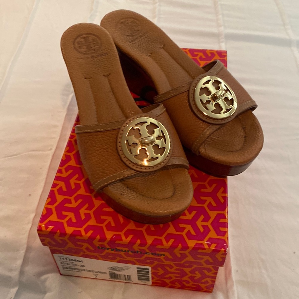 Tory Burch wedge tan size 7